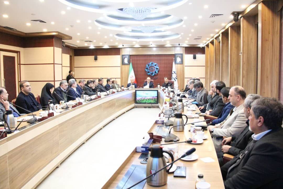 ابتکار عمل ایمیدرو با صندوق توسعه ملی برای تامین برق صنایع معدنی/ متقاضیان و تامینکنندگان برق پاک گرد یک میز مینشینند ابتکار عمل ایمیدرو با صندوق توسعه ملی برای تامین برق صنایع معدنی/ متقاضیان و تامینکنندگان برق پاک گرد یک میز مینشینند