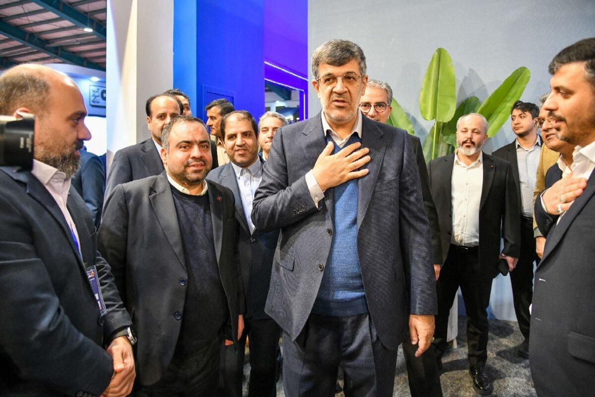 بازدید استاندار یزد از غرفه ارفع در دهمین نمایشگاه معدن و فولاد یزد