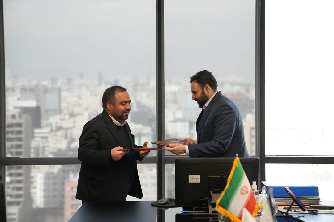 امضای تفاهمنامه همکاری میان شرکت آهن و فولاد ارفع و بانک شهر امضای تفاهمنامه همکاری میان شرکت آهن و فولاد ارفع و بانک شهر