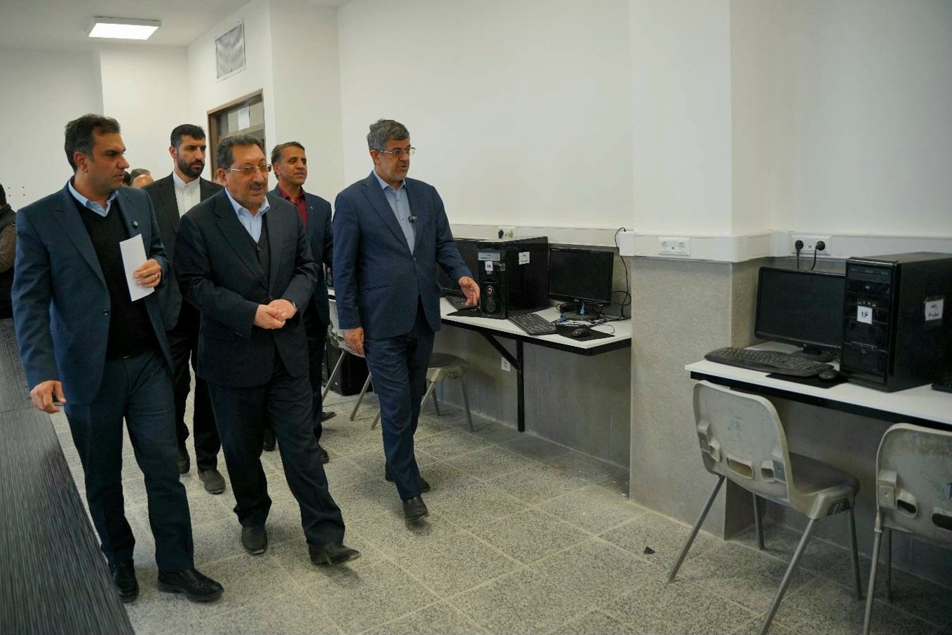 افتتاح هنرستان فنی و حرفهای شرکت آهن و فولاد ارفع با حضور وزیر صمت در اردکان افتتاح هنرستان فنی و حرفهای شرکت آهن و فولاد ارفع با حضور وزیر صمت در اردکان