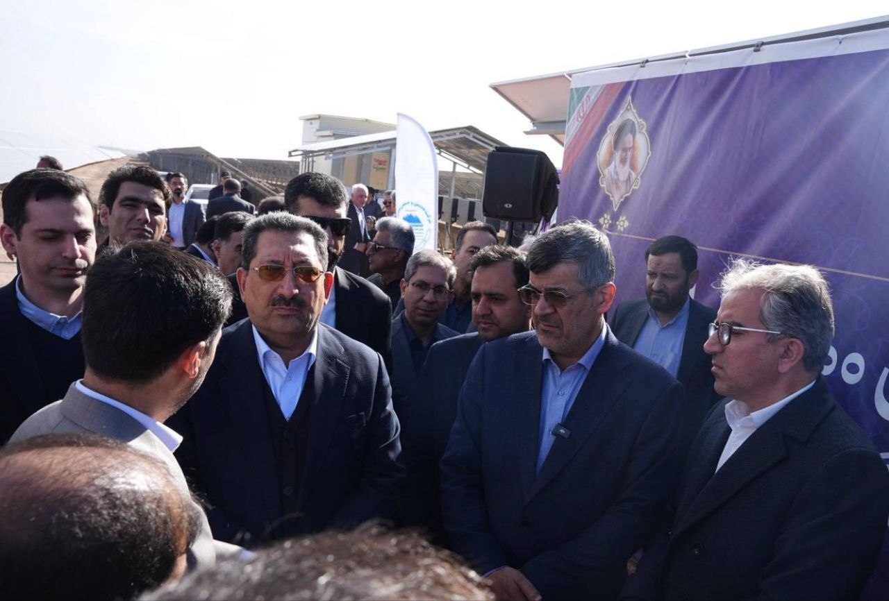وزیر صمت بزرگترین نیروگاه خورشیدی استان یزد را افتتاح کرد وزیر صمت بزرگترین نیروگاه خورشیدی استان یزد را افتتاح کرد