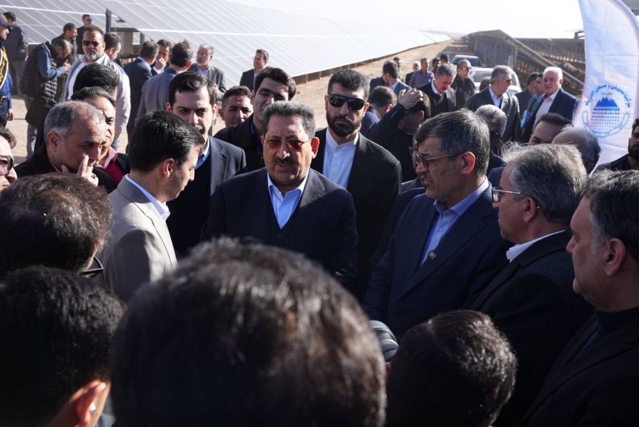 وزیر صمت بزرگترین نیروگاه خورشیدی استان یزد را افتتاح کرد وزیر صمت بزرگترین نیروگاه خورشیدی استان یزد را افتتاح کرد