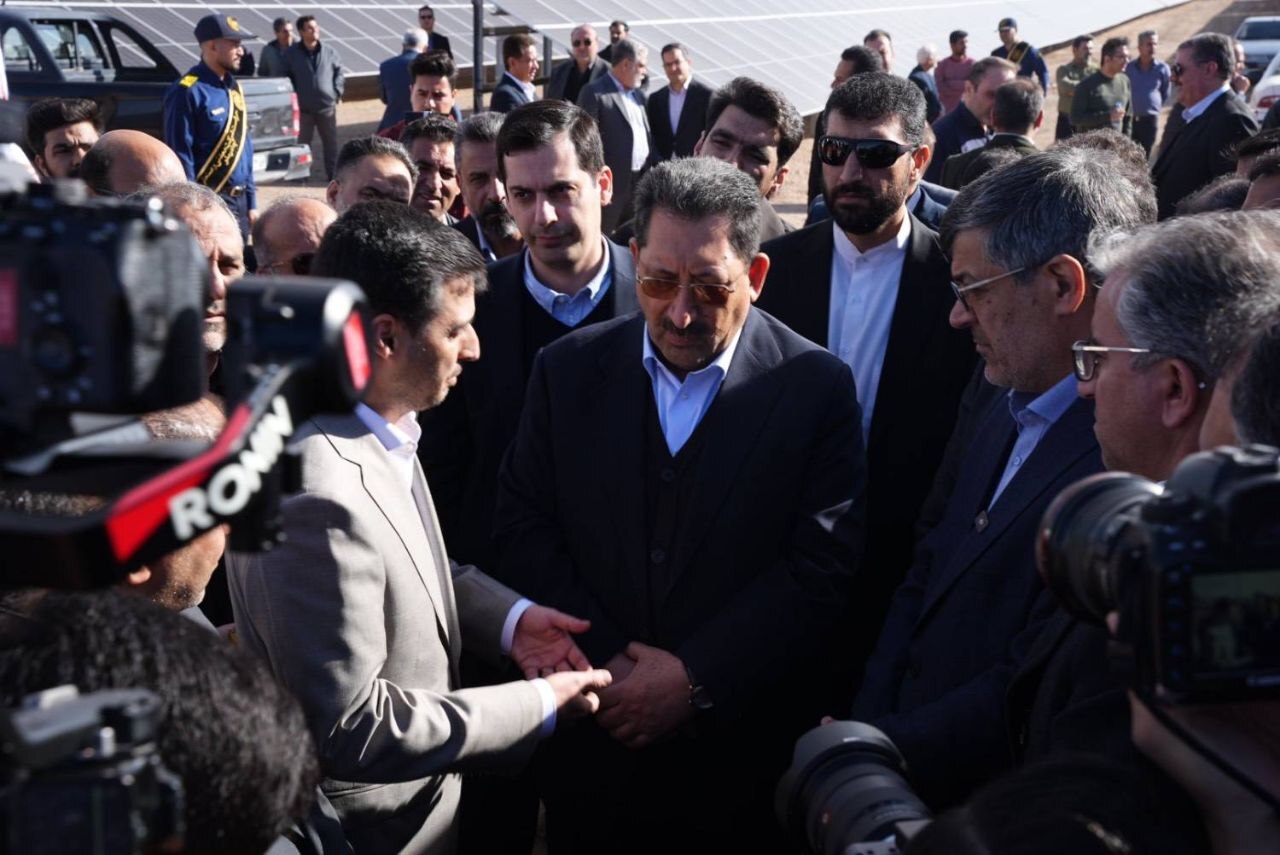 وزیر صمت بزرگترین نیروگاه خورشیدی استان یزد را افتتاح کرد وزیر صمت بزرگترین نیروگاه خورشیدی استان یزد را افتتاح کرد