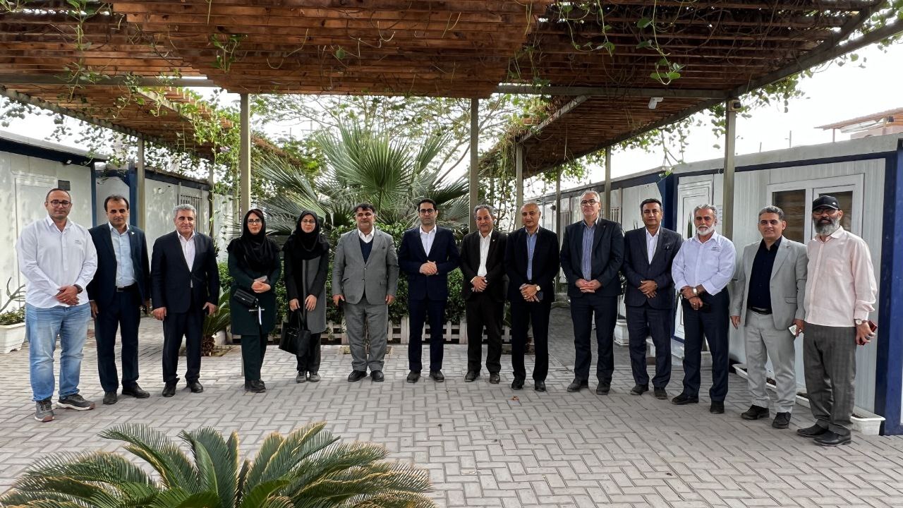 بازدید معاون وزیر نفت و مدیران ارشد راهآهن از پروژه ملی هیمکو بازدید معاون وزیر نفت و مدیران ارشد راهآهن از پروژه ملی هیمکو
