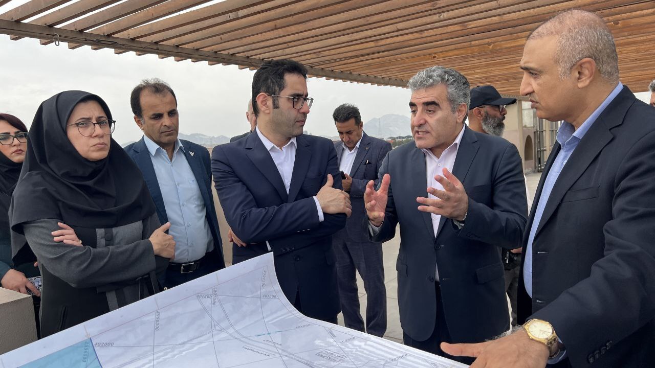 بازدید معاون وزیر نفت و مدیران ارشد راهآهن از پروژه ملی هیمکو بازدید معاون وزیر نفت و مدیران ارشد راهآهن از پروژه ملی هیمکو