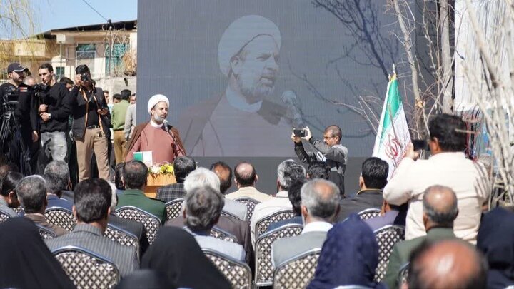 فرهنگسرای مهر رابر، نماد نگاه اجتماعی مجتمع مس درآلو است فرهنگسرای مهر رابر، نماد نگاه اجتماعی مجتمع مس درآلو است