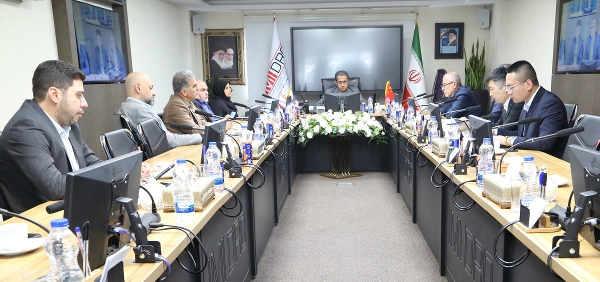 آقاجانلو خبر داد: برنامه همکاری‌های مشترک ایمیدرو با پیمانکار بزرگ چین؛ از ساخت نیروگاه خورشیدی تا توسعه زنجیره مس/ یو ژیانگ: اعلام آمادگی برای ارایه خدمات فنی و مهندسی به شرکت‌های زیرمجموعه ایمیدرو
