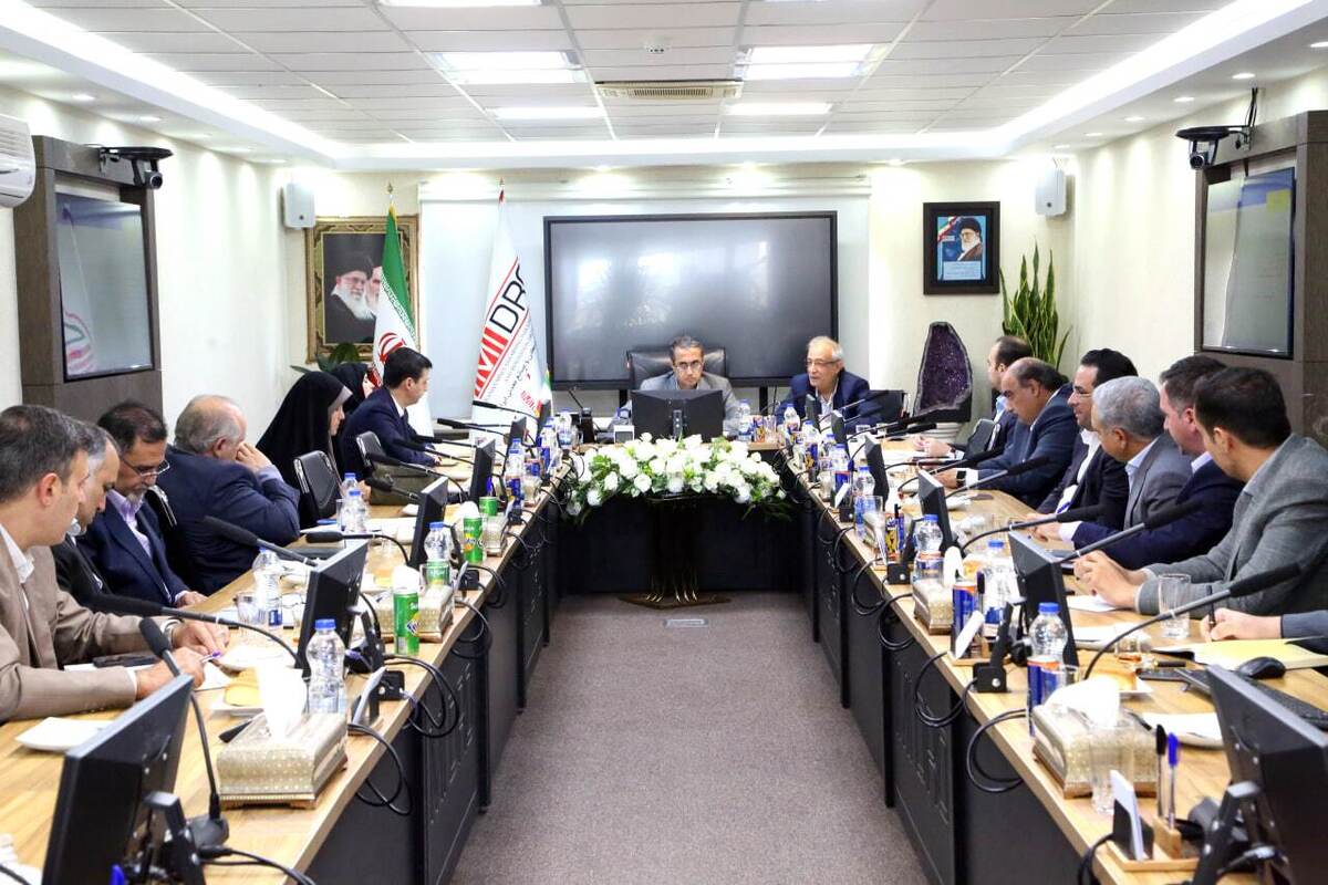 تاکید نماینده رئیس‌جمهور بر رفع موانع توسعه نیروگاه‌های خورشیدی در صنایع معدنی/ حمایت دولت از شتاب‌دهی به احداث نیروگاه‌های تجدیدپذیر