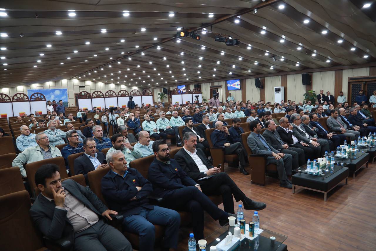 حضور وزیر صمت در همایش کارکنان فولاد خوزستان حضور وزیر صمت در همایش کارکنان فولاد خوزستان