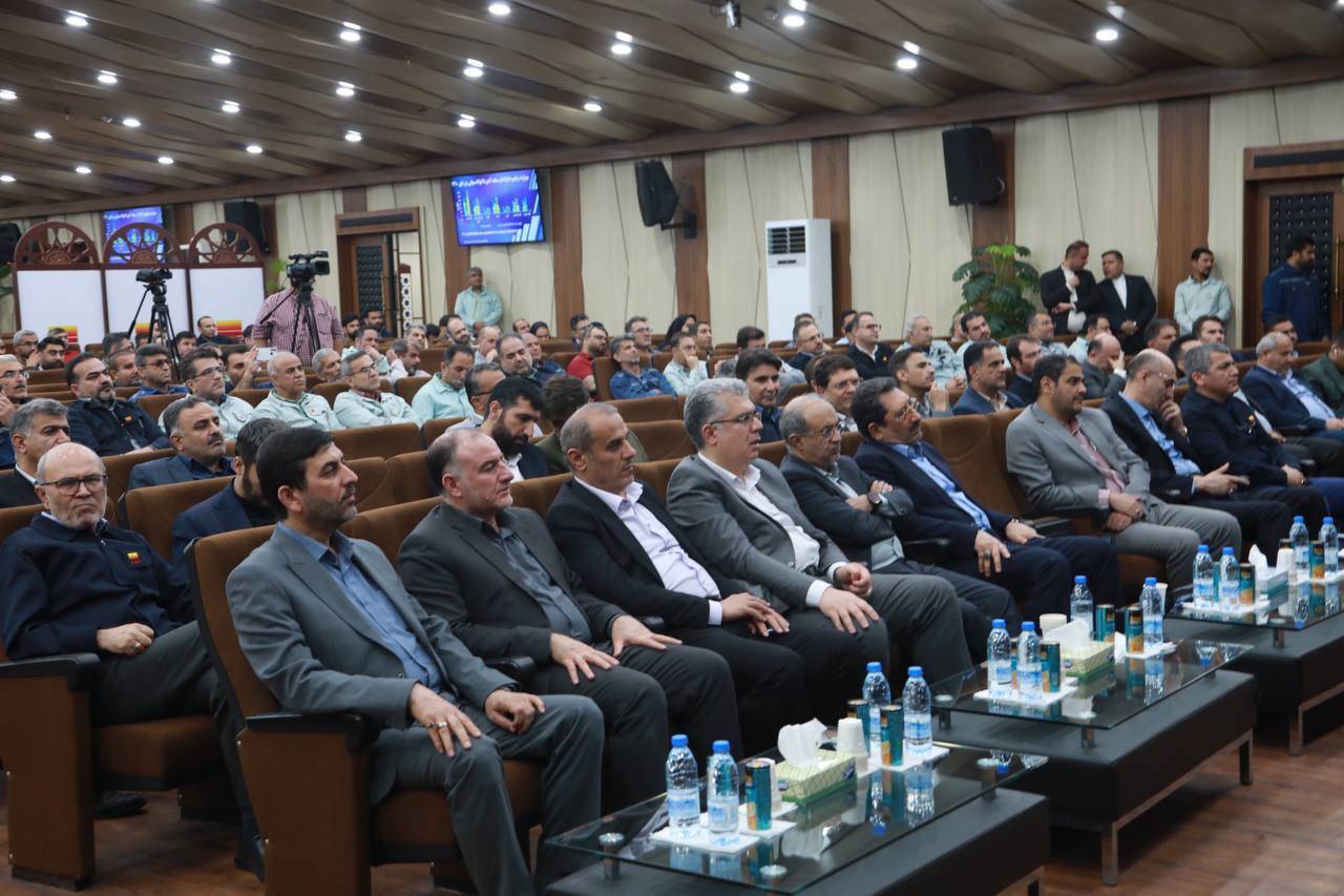 حضور وزیر صمت در همایش کارکنان فولاد خوزستان حضور وزیر صمت در همایش کارکنان فولاد خوزستان