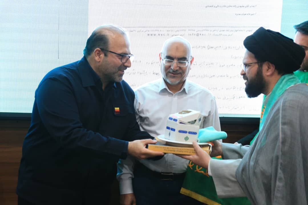 مراسم استقبال از پرچم گنبد مطهر آستان قدس رضوی و حرم حضرت امام رضا علیهالسلام در شرکت فولاد خوزستان مراسم استقبال از پرچم گنبد مطهر آستان قدس رضوی و حرم حضرت امام رضا علیهالسلام در شرکت فولاد خوزستان