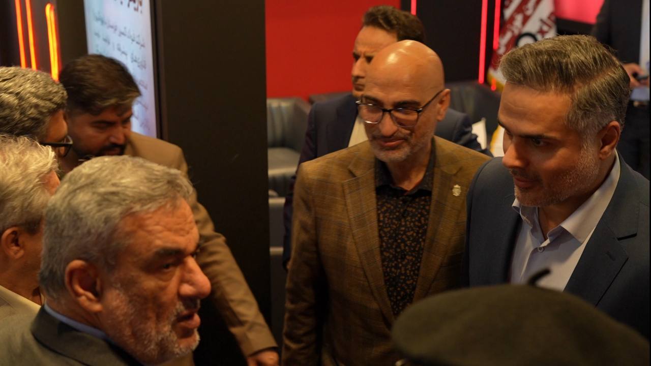حضور مدیرعامل شرکت ملی نفت ایران در غرفه شرکت فولاد اکسین خوزستان حضور مدیرعامل شرکت ملی نفت ایران در غرفه شرکت فولاد اکسین خوزستان
