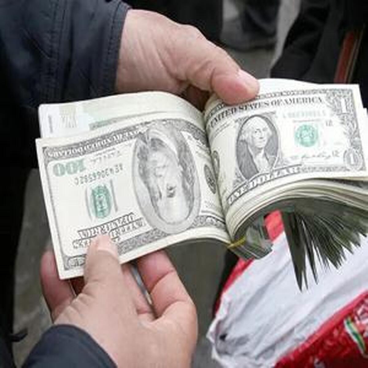کاهش ناگهانی قیمت دلار پس از اختتام مذاکرات امروز در عمان