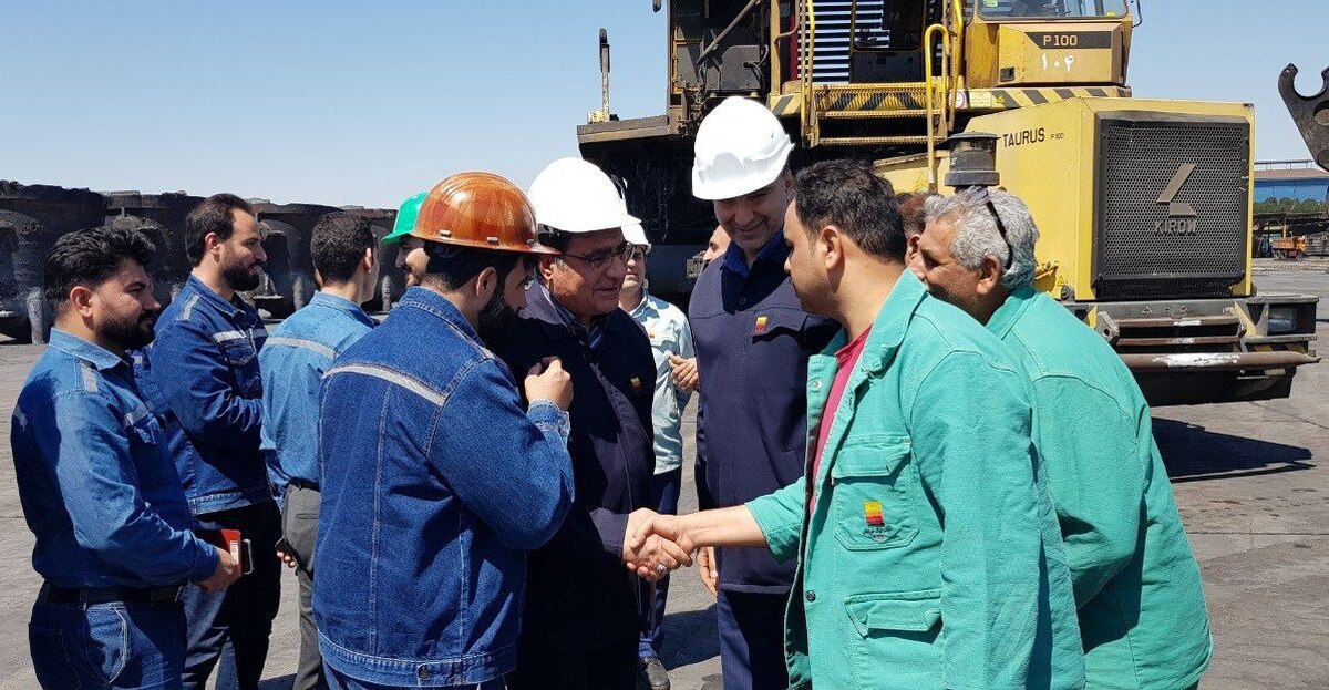 بازدید عیدانه قائم‌مقام مدیرعامل در امور ستادی و مسوولیت‌های اجتماعی از بخش خدمات صنعتی فولاد خوزستان