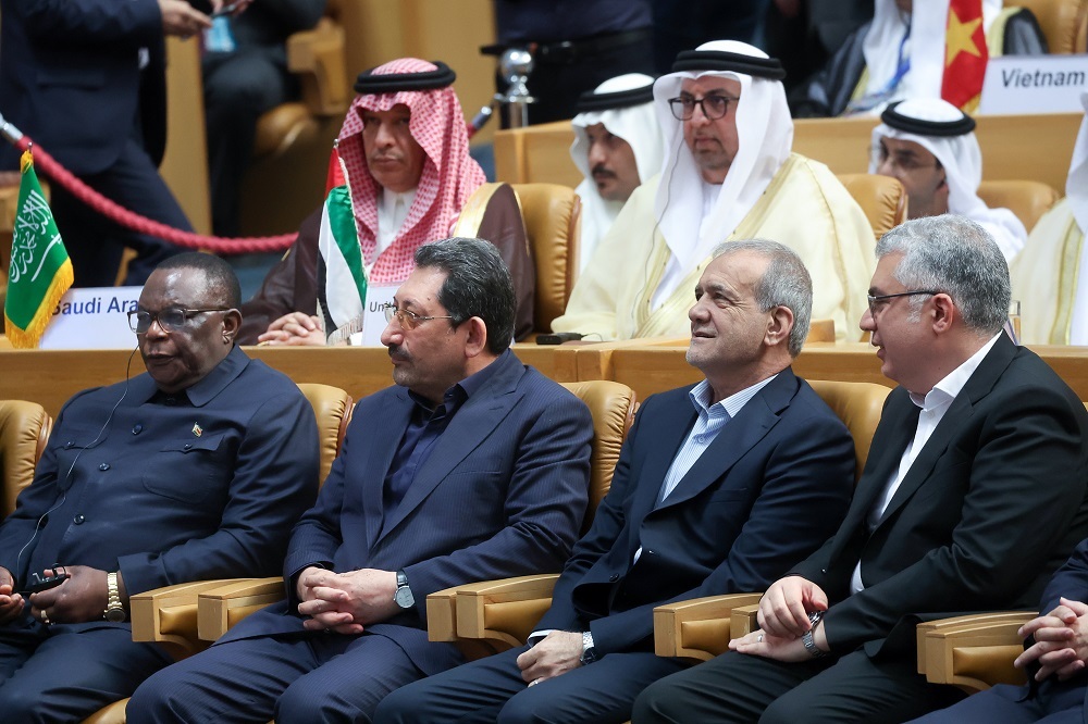 تجارت؛ زبان مشترک ملتها و پل پیوند فرهنگها تجارت؛ زبان مشترک ملتها و پل پیوند فرهنگها