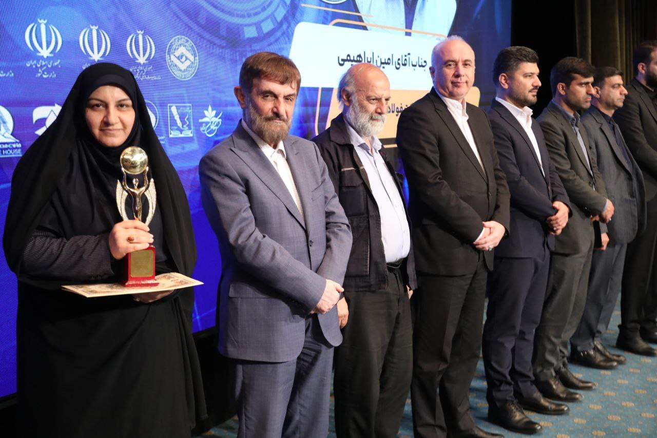 تندیس زرین رضایتمندی مشتری به فولاد خوزستان رسید تندیس زرین رضایتمندی مشتری به فولاد خوزستان رسید