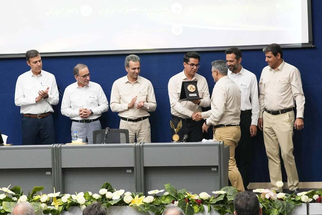برگزاری همایش تجلیل از برترینها و همیاران نظام آراستگی در مجتمع صنایع آلومینیوم جنوب برگزاری همایش تجلیل از برترینها و همیاران نظام آراستگی در مجتمع صنایع آلومینیوم جنوب