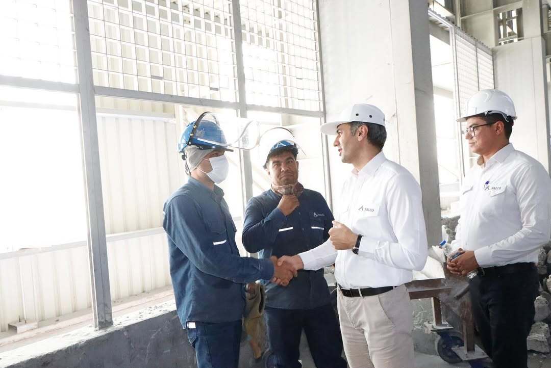 بازدید میدانی مهندس زحمتکش از واحدهای مختلف کارخانه مجتمع آلومینیوم جنوب در قالب بازدیدهای دورهای بازدید میدانی مهندس زحمتکش از واحدهای مختلف کارخانه مجتمع آلومینیوم جنوب در قالب بازدیدهای دورهای