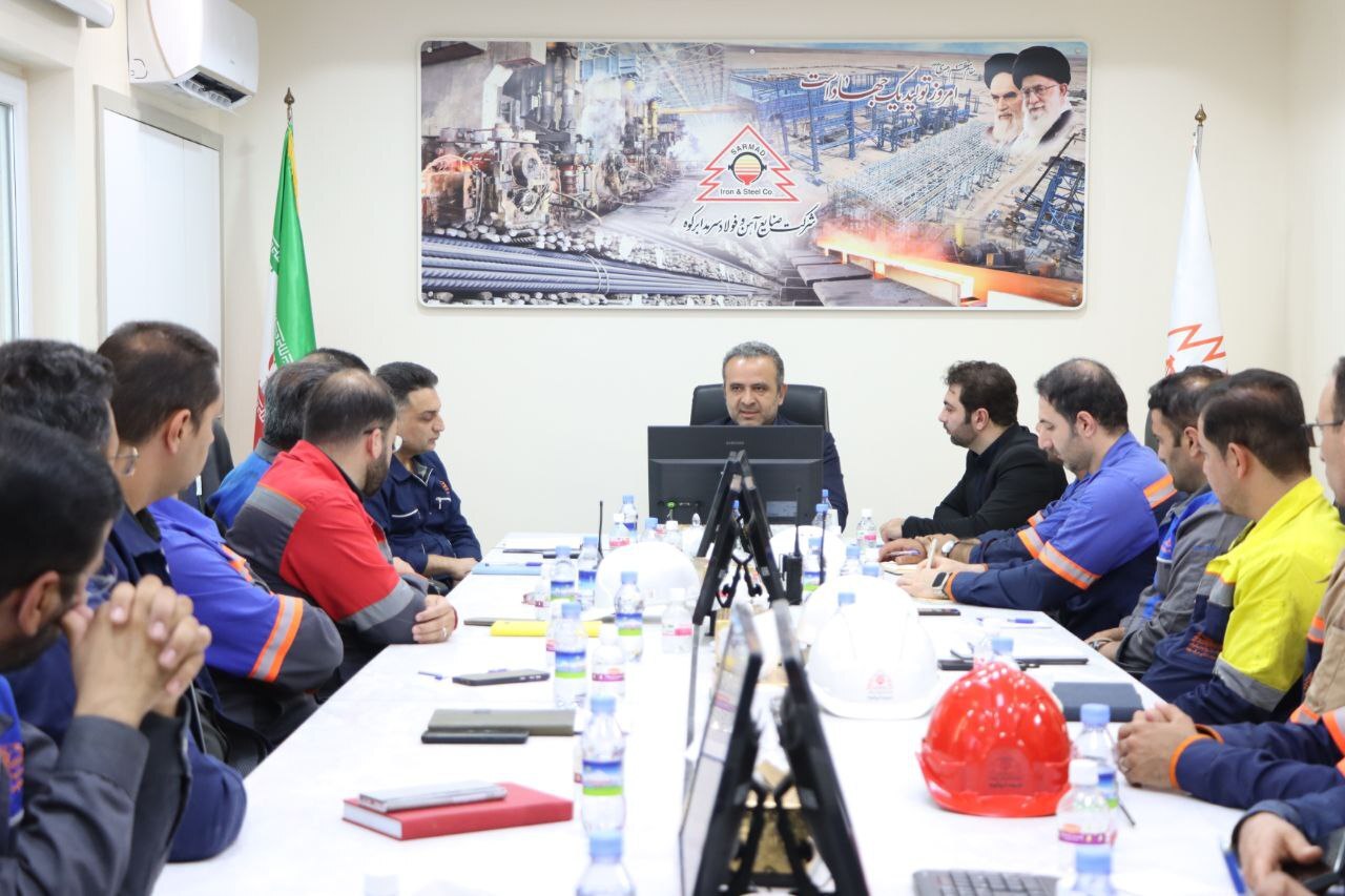 مدیرعامل شرکت فولاد سرمد ابرکوه روز صنعت و معدن را در مجتمع کارخانجات سرمد و در کنار پرسنل سپری کرد مدیرعامل شرکت فولاد سرمد ابرکوه روز صنعت و معدن را در مجتمع کارخانجات سرمد و در کنار پرسنل سپری کرد