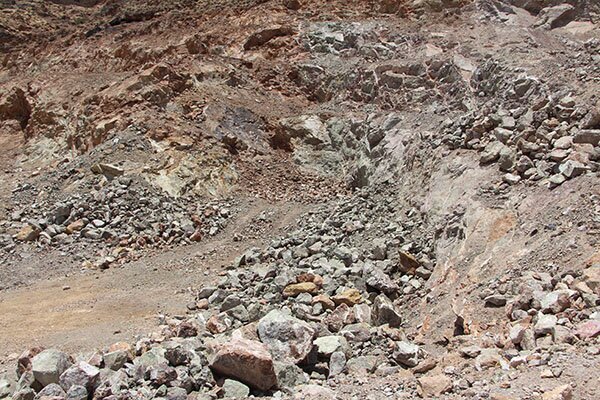 چگونه در ۲۰ متری آثار تاریخی برای یک معدن مجوز صادر کردند؟ چگونه در ۲۰ متری آثار تاریخی برای یک معدن مجوز صادر کردند؟