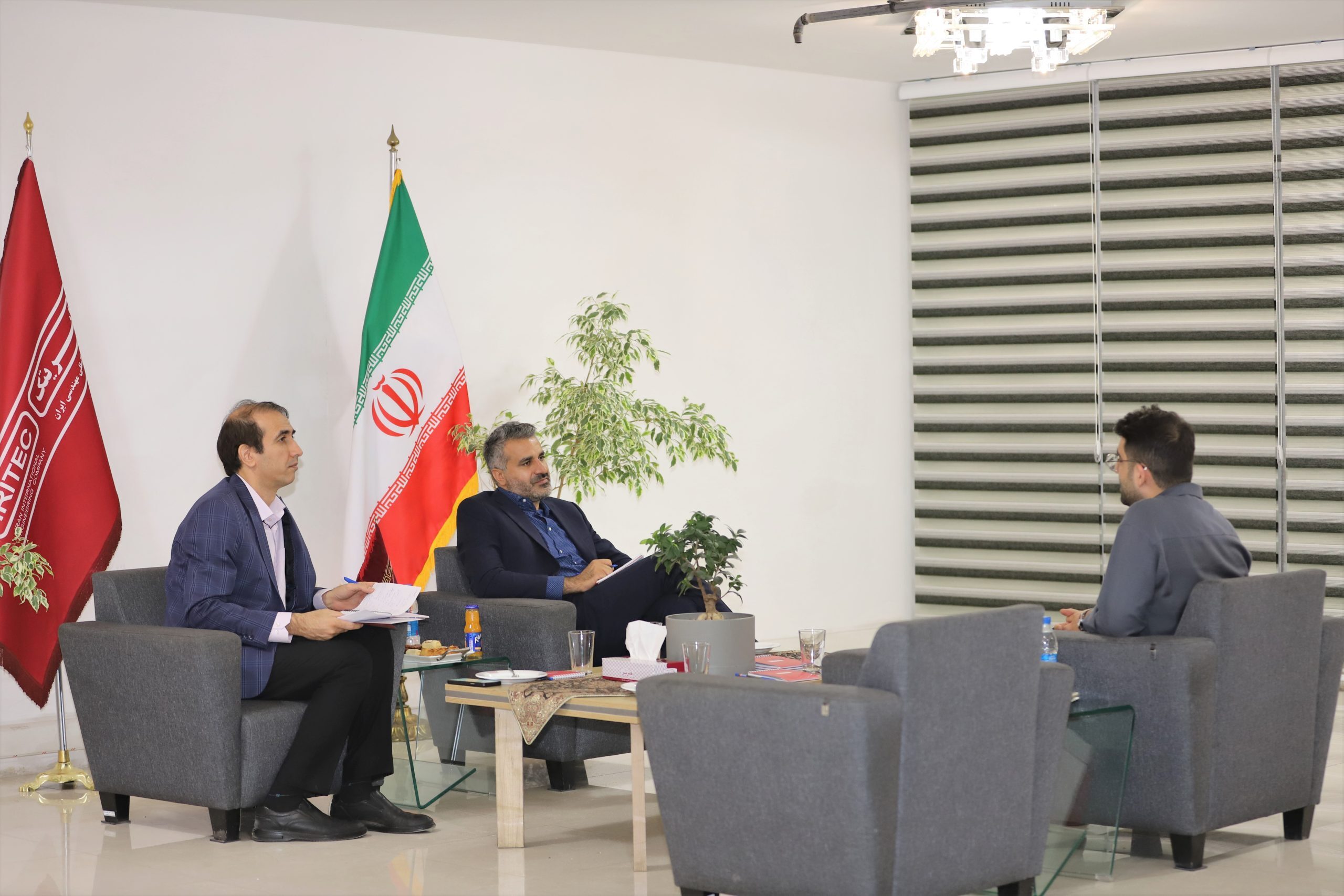دیدار صمیمانه مدیرعامل ایریتک با کارکنان شرکت دیدار صمیمانه مدیرعامل ایریتک با کارکنان شرکت