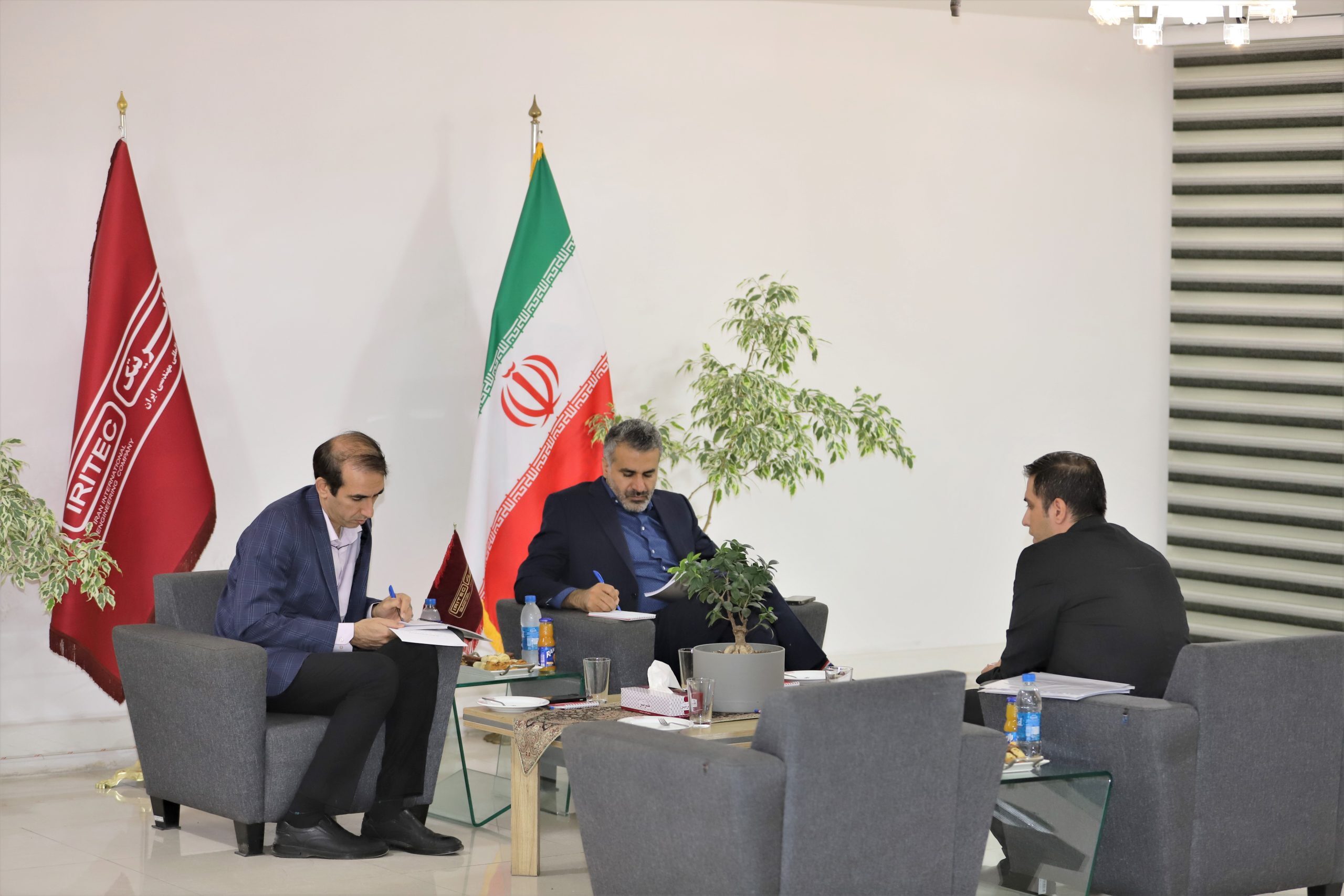 دیدار صمیمانه مدیرعامل ایریتک با کارکنان شرکت دیدار صمیمانه مدیرعامل ایریتک با کارکنان شرکت