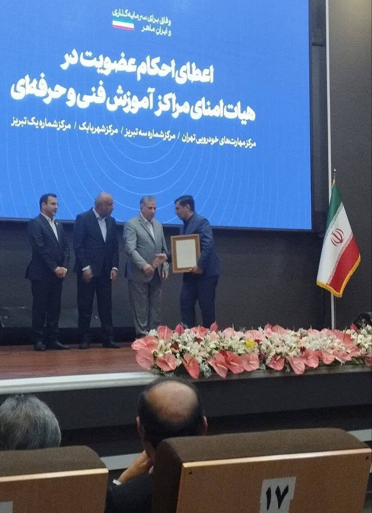 تقدیر از مدیرعامل شرکت آلومینای ایران با حضور معاون اول رئیس‌جمهور