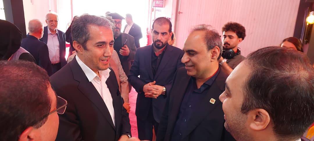 بازدید رئیس هیأت عامل ایمیدرو از غرفه فولاد اکسین خوزستان بازدید رئیس هیأت عامل ایمیدرو از غرفه فولاد اکسین خوزستان