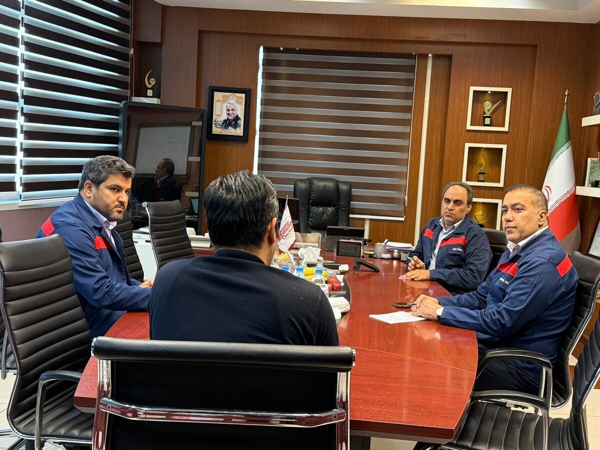 تأکید مدیرعامل فولاد اکسین خوزستان بر رویکرد علمی و گفت‌و‌گومحور در حل مسائل کارکنان