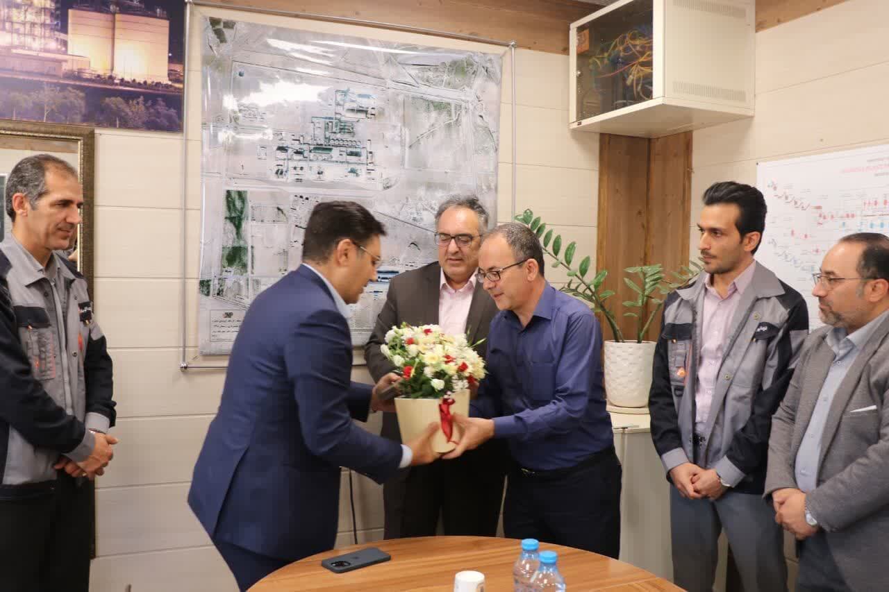مدیرعامل شرکت آلومینای ایران به مناسبت روز پزشک با پزشکان شرکت دیدار کرد مدیرعامل شرکت آلومینای ایران به مناسبت روز پزشک با پزشکان شرکت دیدار کرد