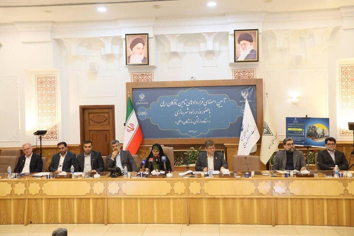 سرمایه‌گذاری ۲۰۰ هزار میلیاردی وزارت صمت در تامین ناوگان ریلی/ اتصال زیرساخت‌های صنعتی به شبکه ریلی تکمیل می‌شود