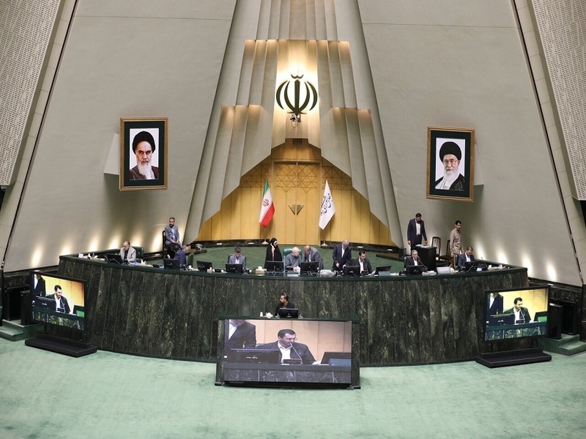 تیم اقتصادی دولت به مجلس دعوت شود