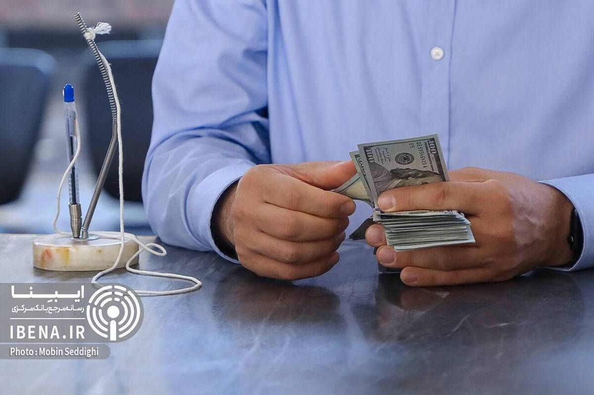 ۱۲۷ میلیون دلار ارز توسط بازرگانان در اولین روز پاییز معامله شد