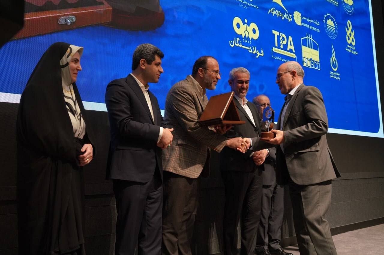 کسب تندیس برتر در سومین همایش برترینهای بورس کالای ایران کسب تندیس برتر در سومین همایش برترینهای بورس کالای ایران