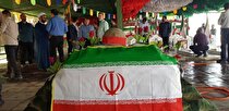 غبارروبی و عطر افشانی مزار شهدا به مناسبت هفته دفاع مقدس