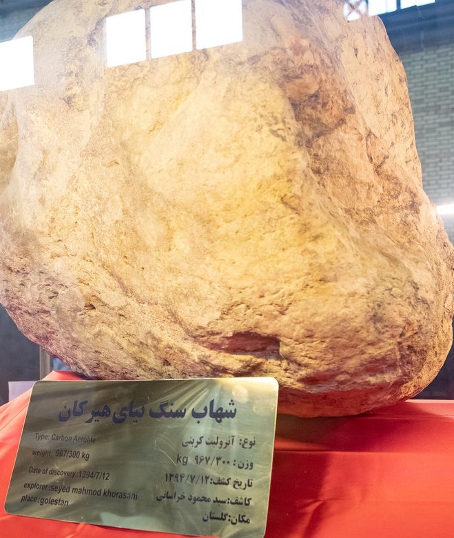 رونمایی از سنگ ۹۶۷ کیلویی در گلستان، «شو تبلیغاتی» بود رونمایی از سنگ ۹۶۷ کیلویی در گلستان، «شو تبلیغاتی» بود
