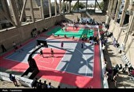 رقابت هزار کشتی‌گیر تهرانی در قلب کارخانه ۹۲ ساله سیمان ری