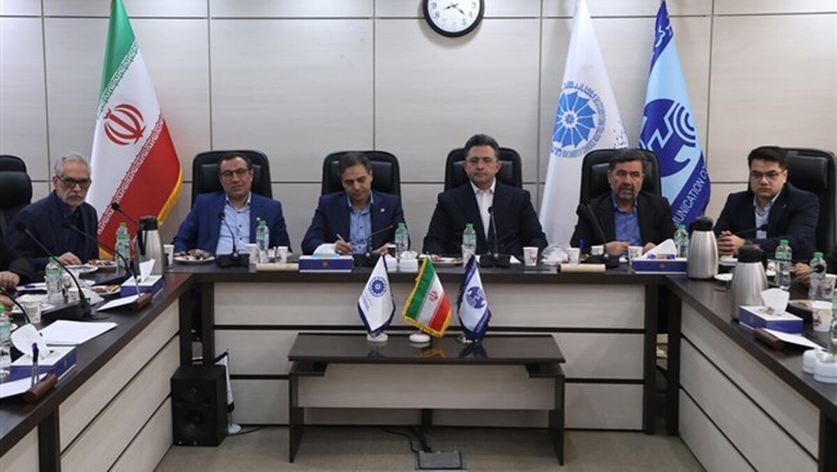 برگردان شبکه مسی به فیبر نوری؛ تحولی بنیادین در صنعت ارتباطات کشور/ مدیرعامل مخابرات: پروژه ۵ میلیارد دلاری فیبرنوری با مشارکت بخش خصوصی اجرا می‌شود