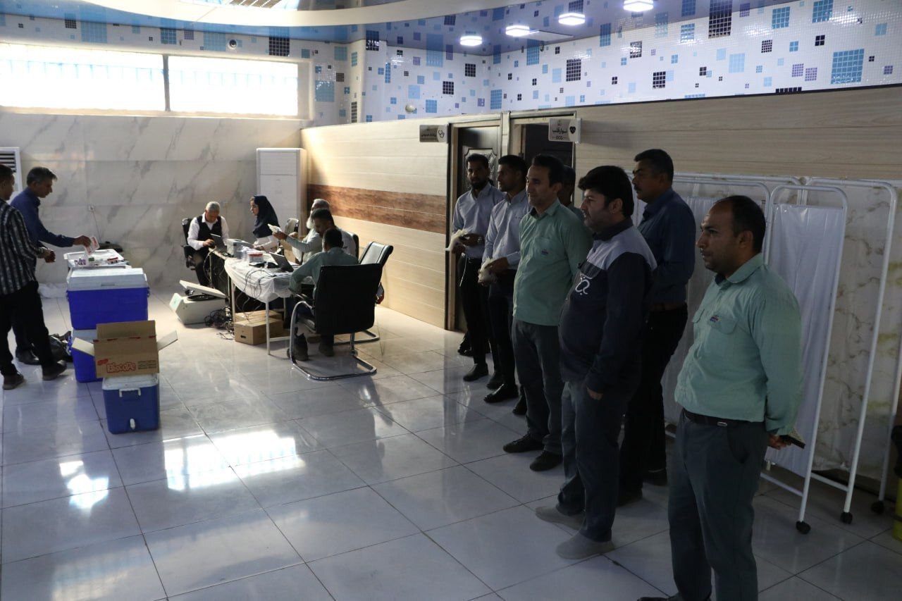 مشارکت گسترده کارکنان فولاد هرمزگان در پویش اهدای خون مشارکت گسترده کارکنان فولاد هرمزگان در پویش اهدای خون