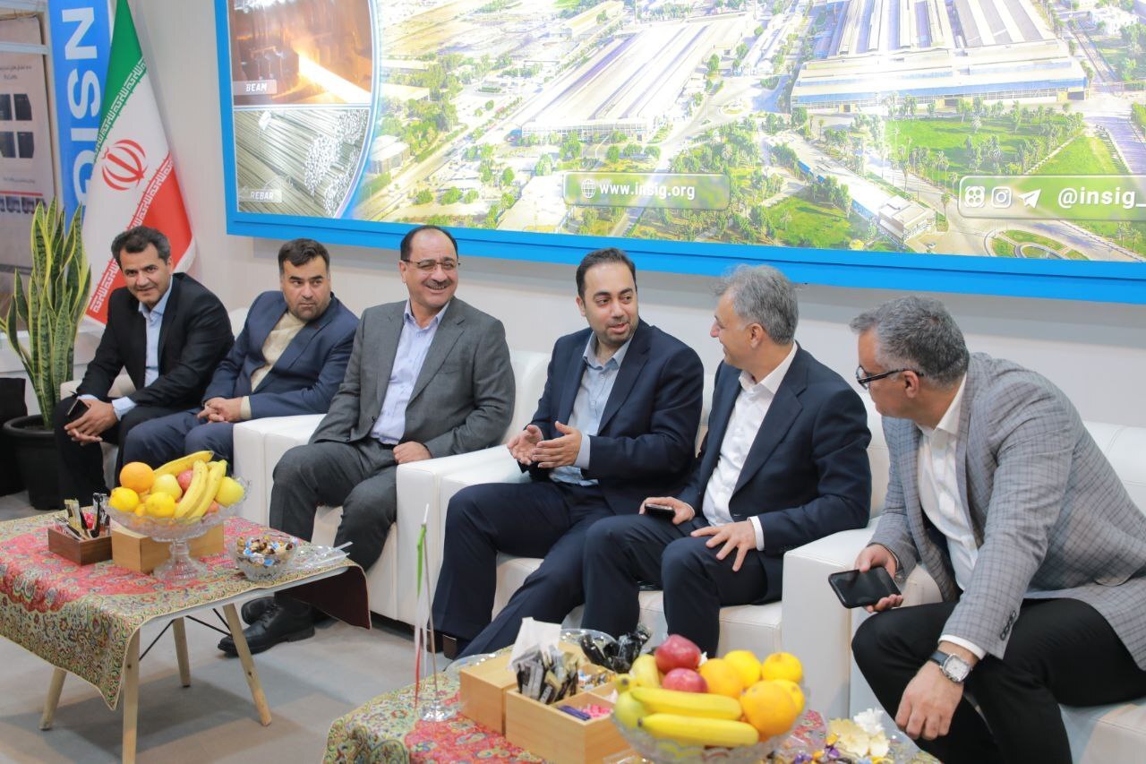 بازدید نایب رئیس و عضو کمیسیون صنایع و معادن مجلس شورای اسلامی از غرفه گروه ملی صنعتی فولاد ایران بازدید نایب رئیس و عضو کمیسیون صنایع و معادن مجلس شورای اسلامی از غرفه گروه ملی صنعتی فولاد ایران