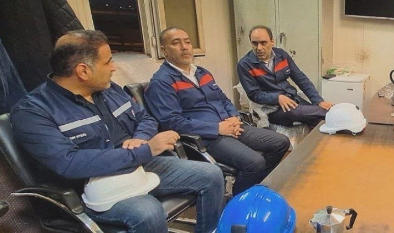 بازدید سرزده مدیرعامل شرکت فولاد اکسین خوزستان از خط تولید و گفتوگو با کارکنان بازدید سرزده مدیرعامل شرکت فولاد اکسین خوزستان از خط تولید و گفتوگو با کارکنان