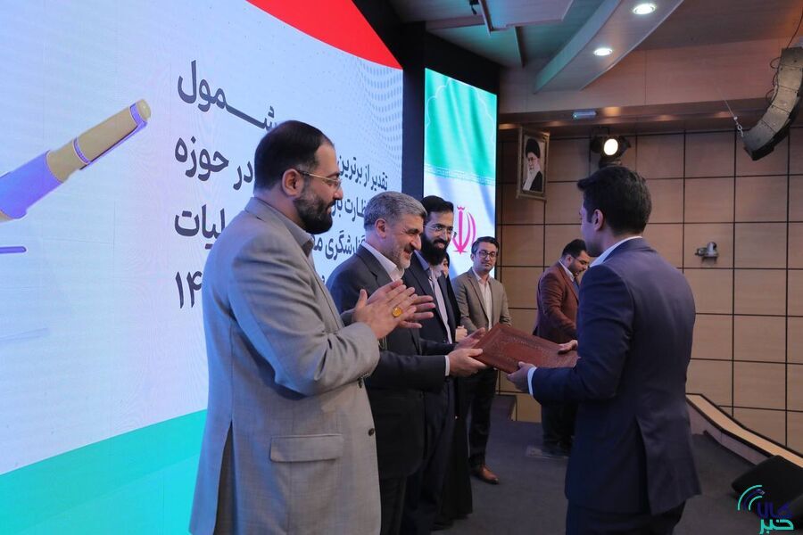 مدیر مبارزه با پولشویی بورس کالا مورد تقدیر سازمان بورس قرار گرفت مدیر مبارزه با پولشویی بورس کالا مورد تقدیر سازمان بورس قرار گرفت