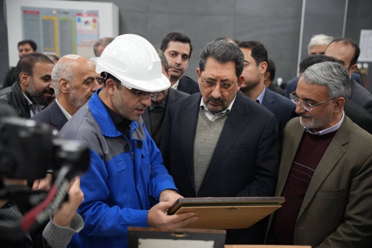 بازدید وزیر صمت از واحد تولیدی مس در شهرک صنعتی راوند