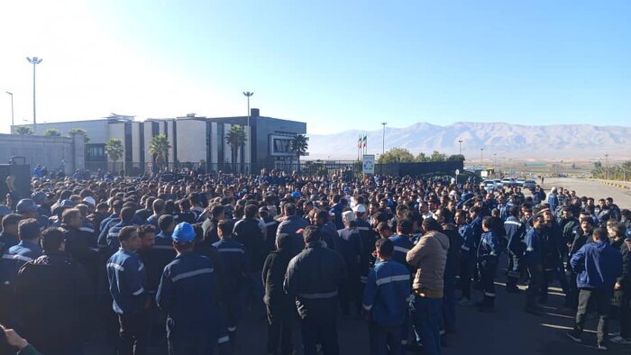 کارگران مجتمع فولاد آلیاژی پاسارگاد کوار خواستار بررسی مسائل معیشتی شدند کارگران مجتمع فولاد آلیاژی پاسارگاد کوار خواستار بررسی مسائل معیشتی شدند