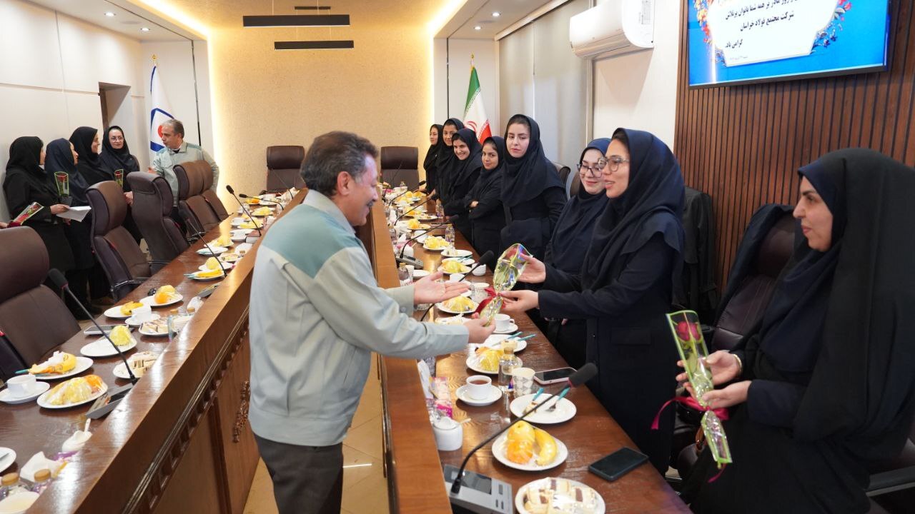قدردانی سرپرست فولاد خراسان از بانوان شاغل در شرکت قدردانی سرپرست فولاد خراسان از بانوان شاغل در شرکت