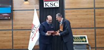 فرمانده حوزه مقاومت بسیج شهید بقایی از امین ابراهیمی مدیرعامل شرکت فولاد خوزستان تقدیر کرد