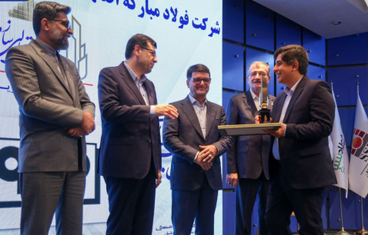 فولاد مبارکه با کسب تندیس زرین تعالی سازمانی به عنوان سرآمد شرکت‌ها و سازمان‌های کشور معرفی شد/ کسب امتیاز ۷۳۰ فولاد مبارکه؛ ارتقا جایگاه و فاصله چشمگیر از رقبا در تعالی سازمانی