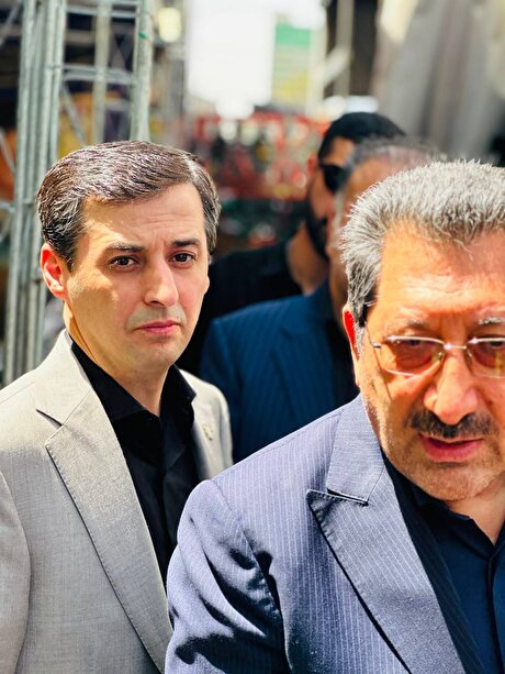 همراهی «فرید دهقانی» با وزیر صمت در بازدید از موکب چادرملو در آستانه مراسم تشییع رهبر شهید انقلاب