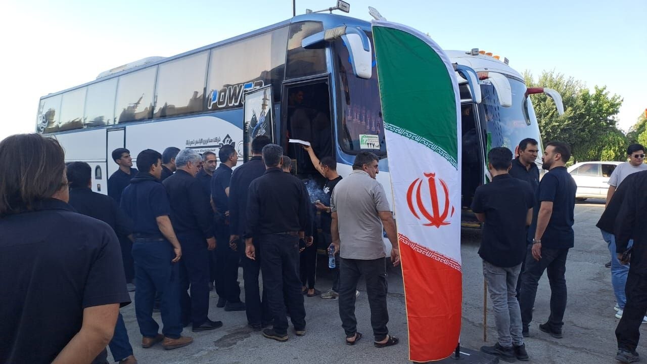 آغاز حرکت خادمان موکب مجتمع مس شهربابک به سمت مشهد مقدس