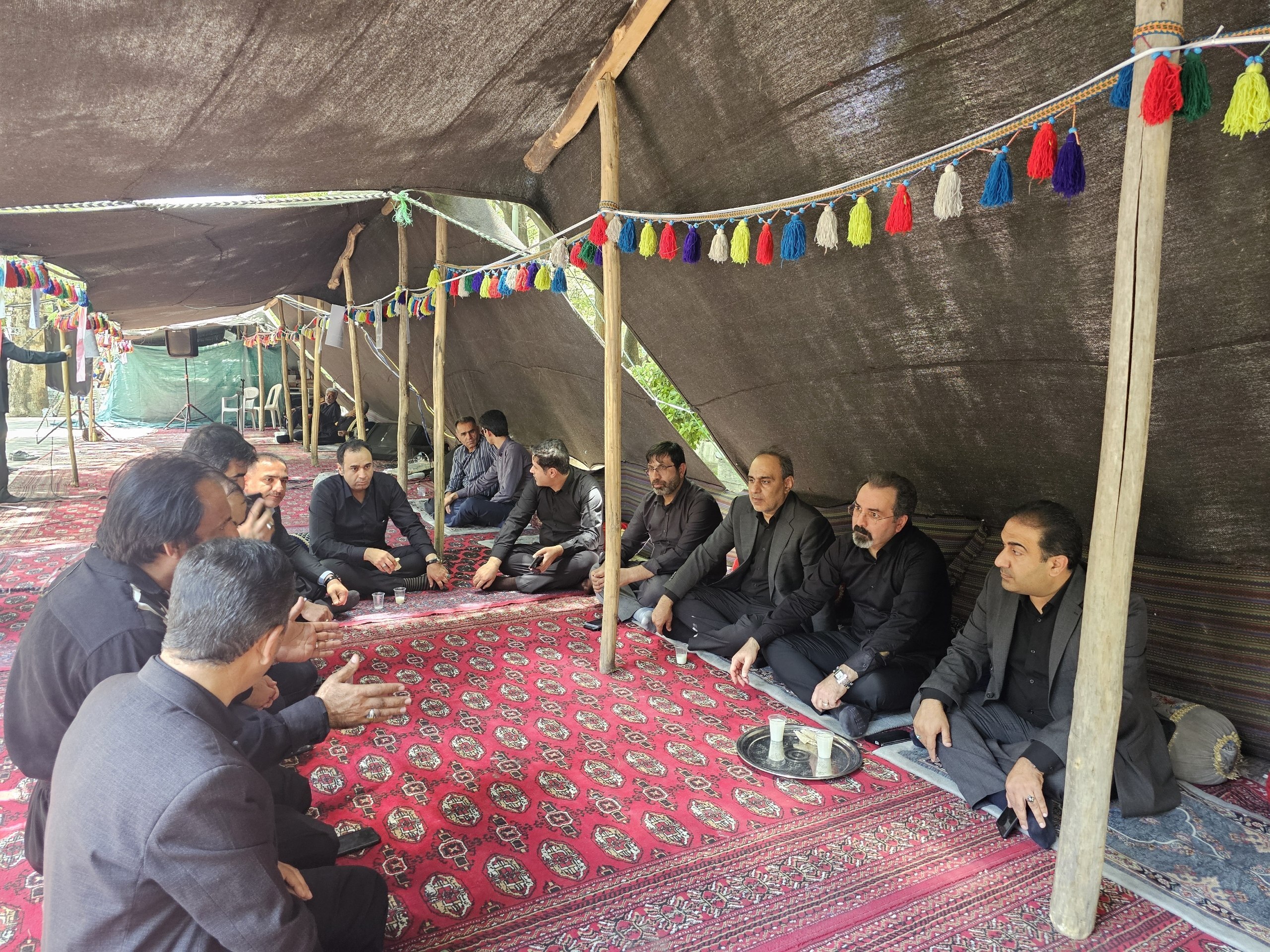 حضور مدیرعامل گروه سرمایهگذاری صندوق بازنشستگی کشوری، به همراه مدیرعامل و رئیس هیات مدیره شرکت فولاد اکسین خوزستان در موکب شهدای زاگرس حضور مدیرعامل گروه سرمایهگذاری صندوق بازنشستگی کشوری، به همراه مدیرعامل و رئیس هیات مدیره شرکت فولاد اکسین خوزستان در موکب شهدای زاگرس